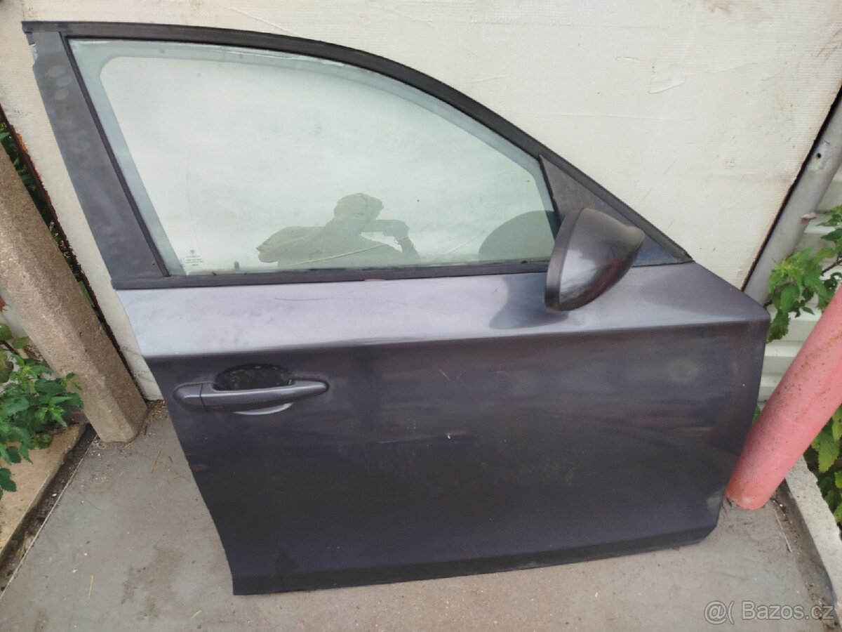 Právé přední dveře BMW E87