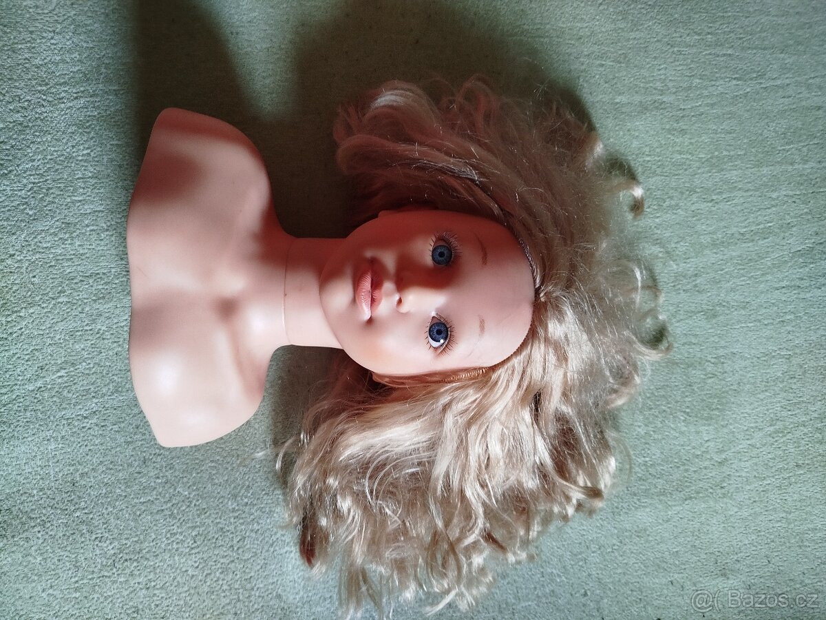 Česací hlava panenka