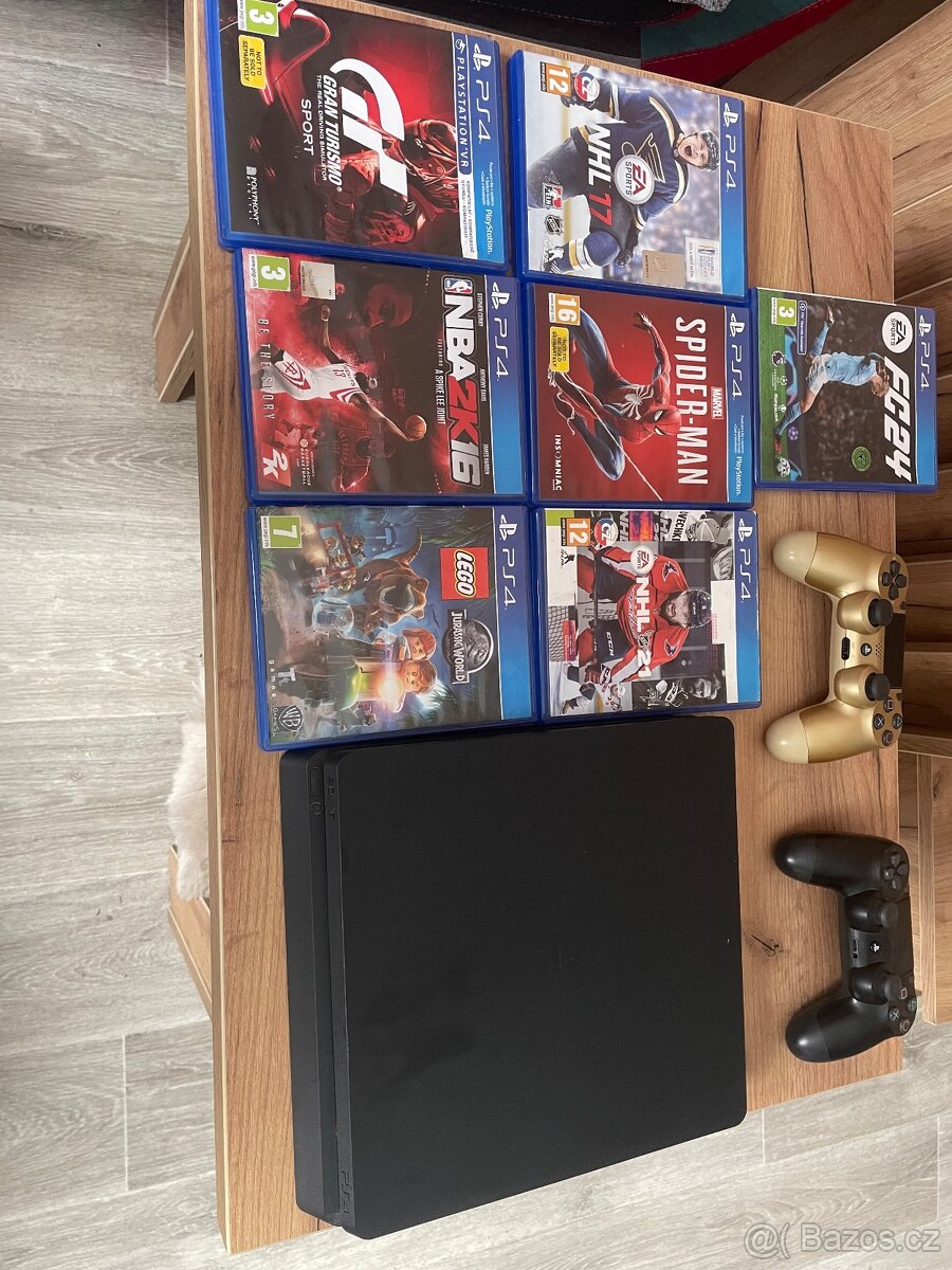 PlayStation 4 + 2 ovladače +hry