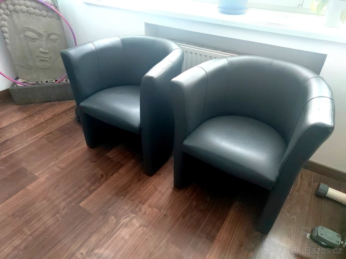 Křeslo šedé kožené /koženkové