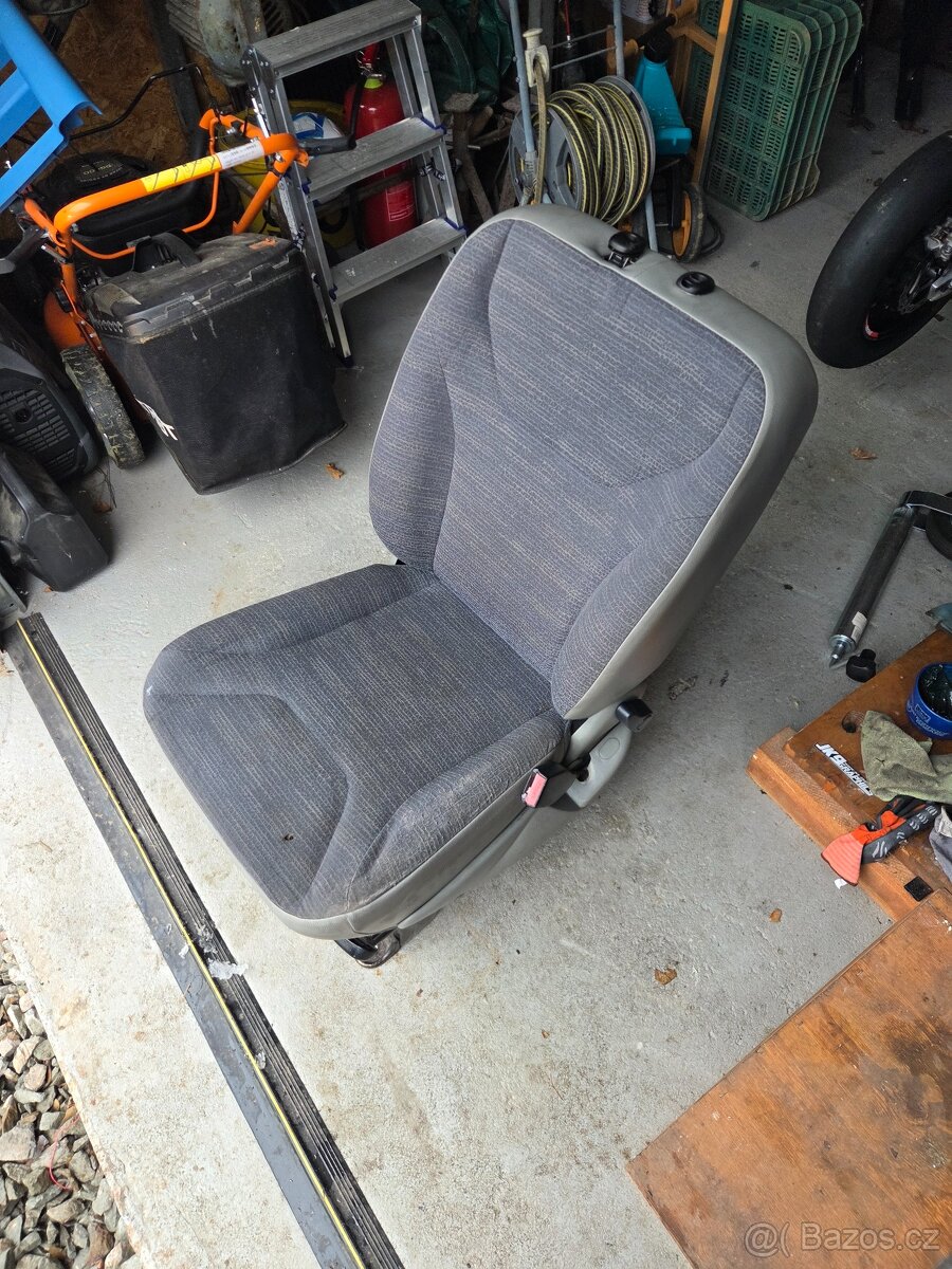 Renault trafic 2 sedačka spolujezdce