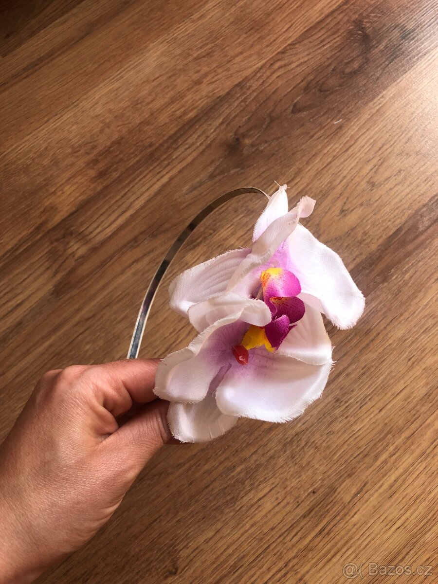 Dámská čelenka s květinou