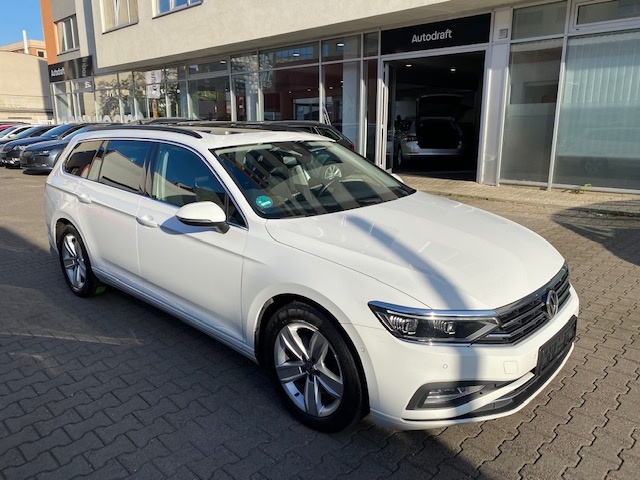 VW Passat B8 2.0TDI 140kW DSG  ACC LED kamera Webasto