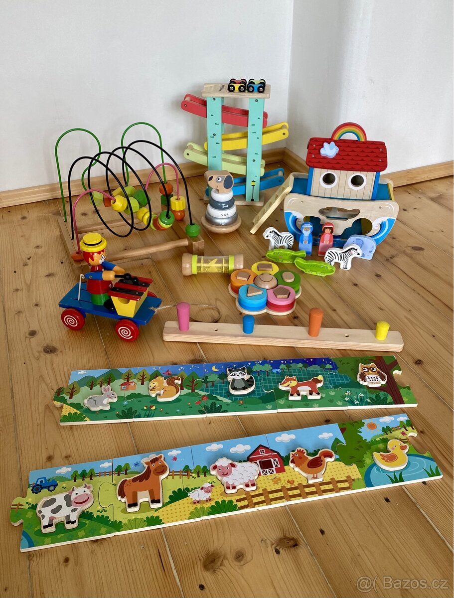 Velký set dřevěných hraček + Věšák Ikea Flisat
