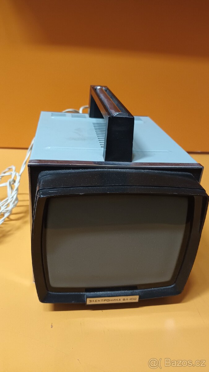 Retro přenosná televize