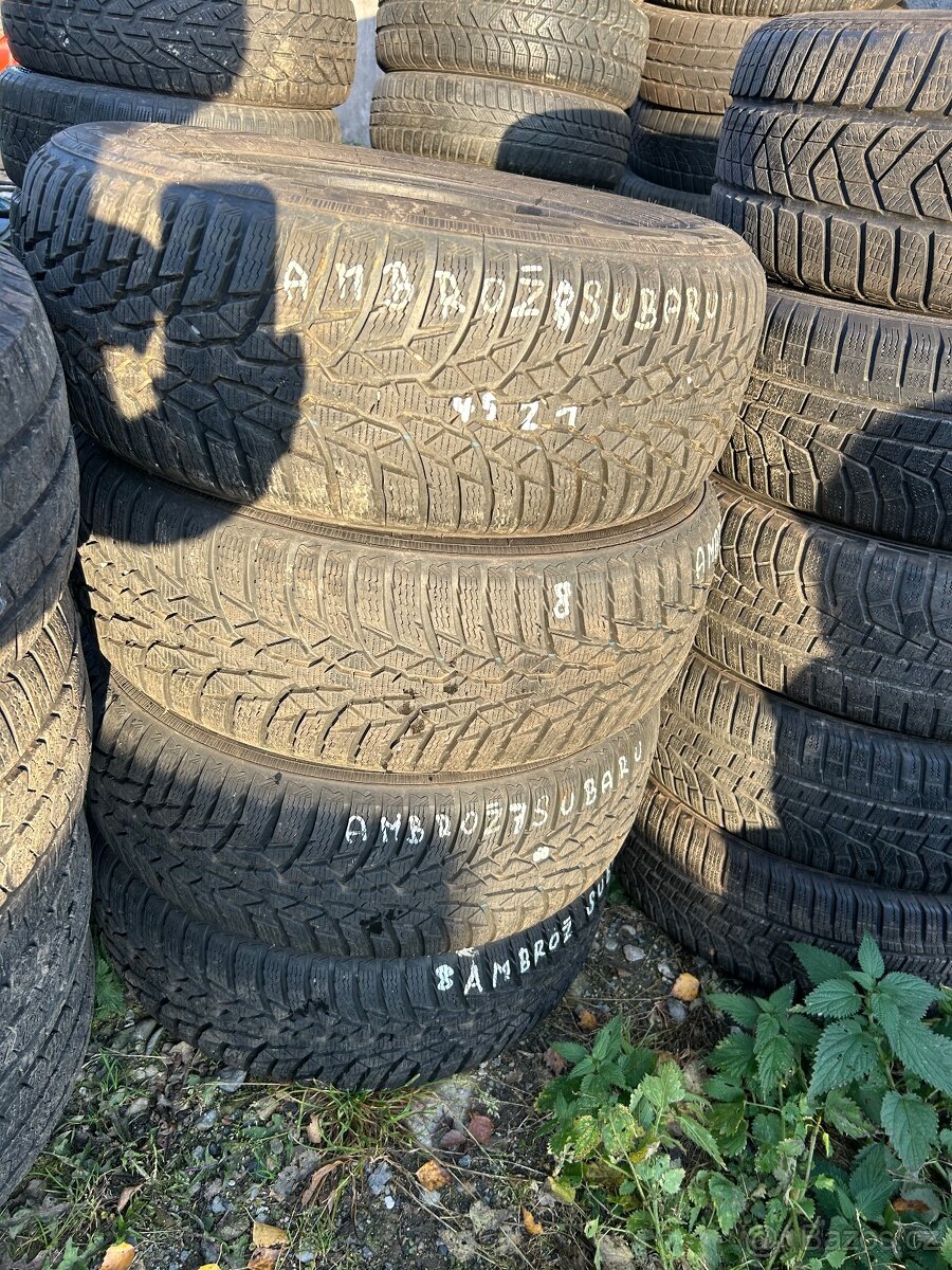 215/60 R16 zimní Nokian 90% vzorek