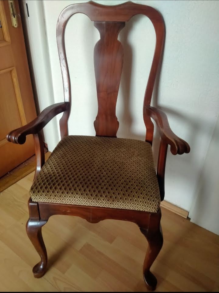 2 stará křesla po renovaci