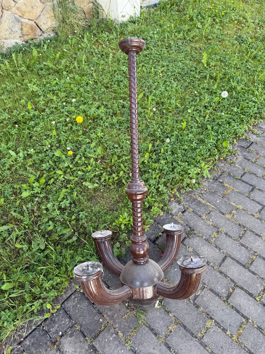 Starožitný barokní vyřezávaný lustr