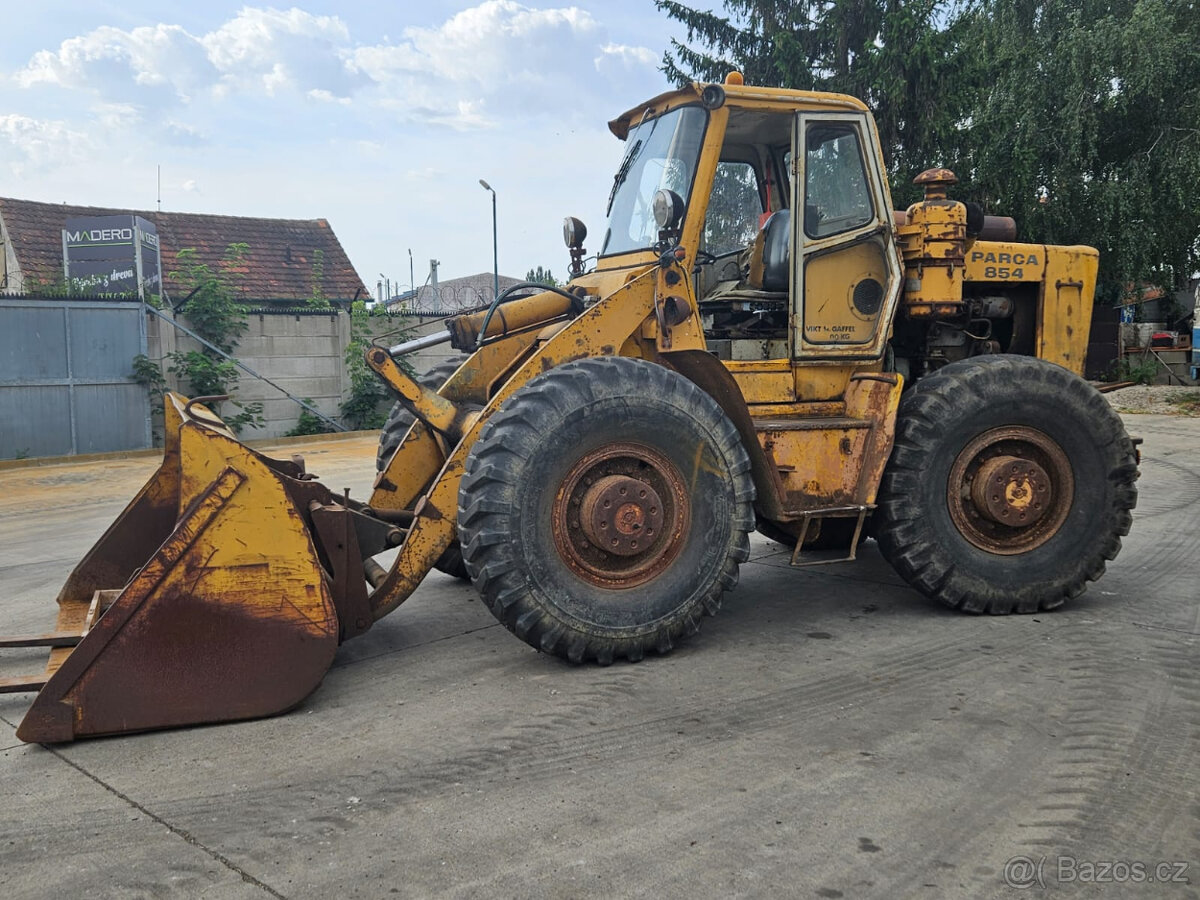 Parca 854 kolesovy nakladac