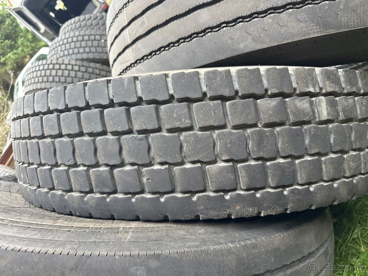 Pneu 295/80R22.5