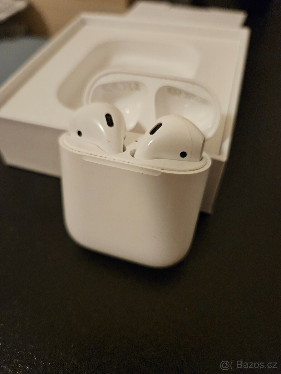Apple AirPods (2nd generation)