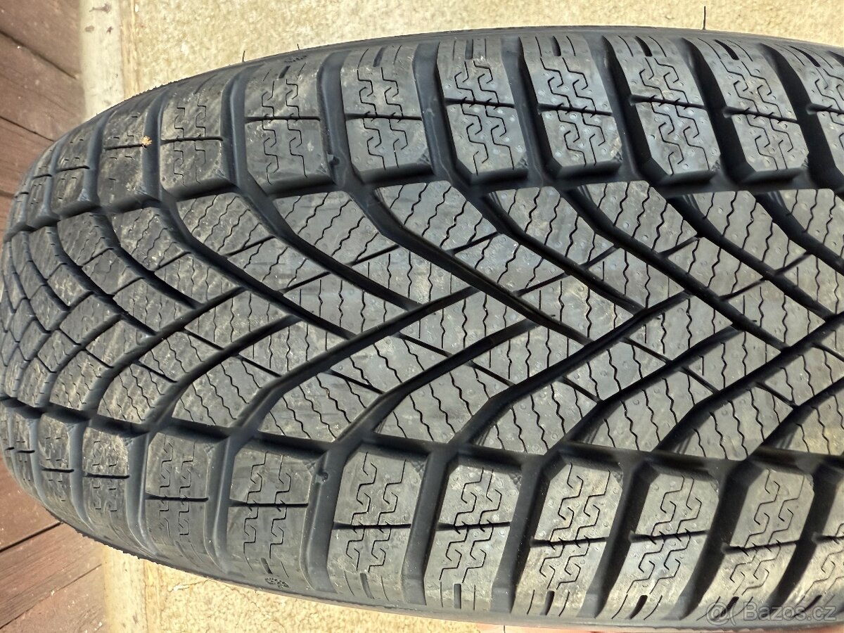 Zimní sada Falken 195/55 R16 - nové