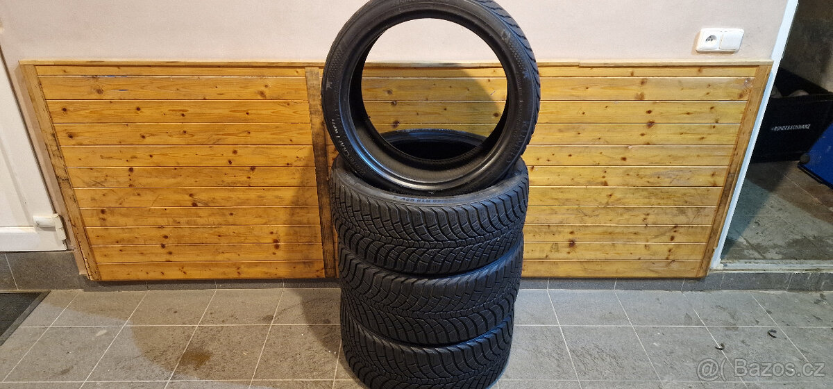 245/40/19 - Kumho - zimní - pošlu poštou 635.