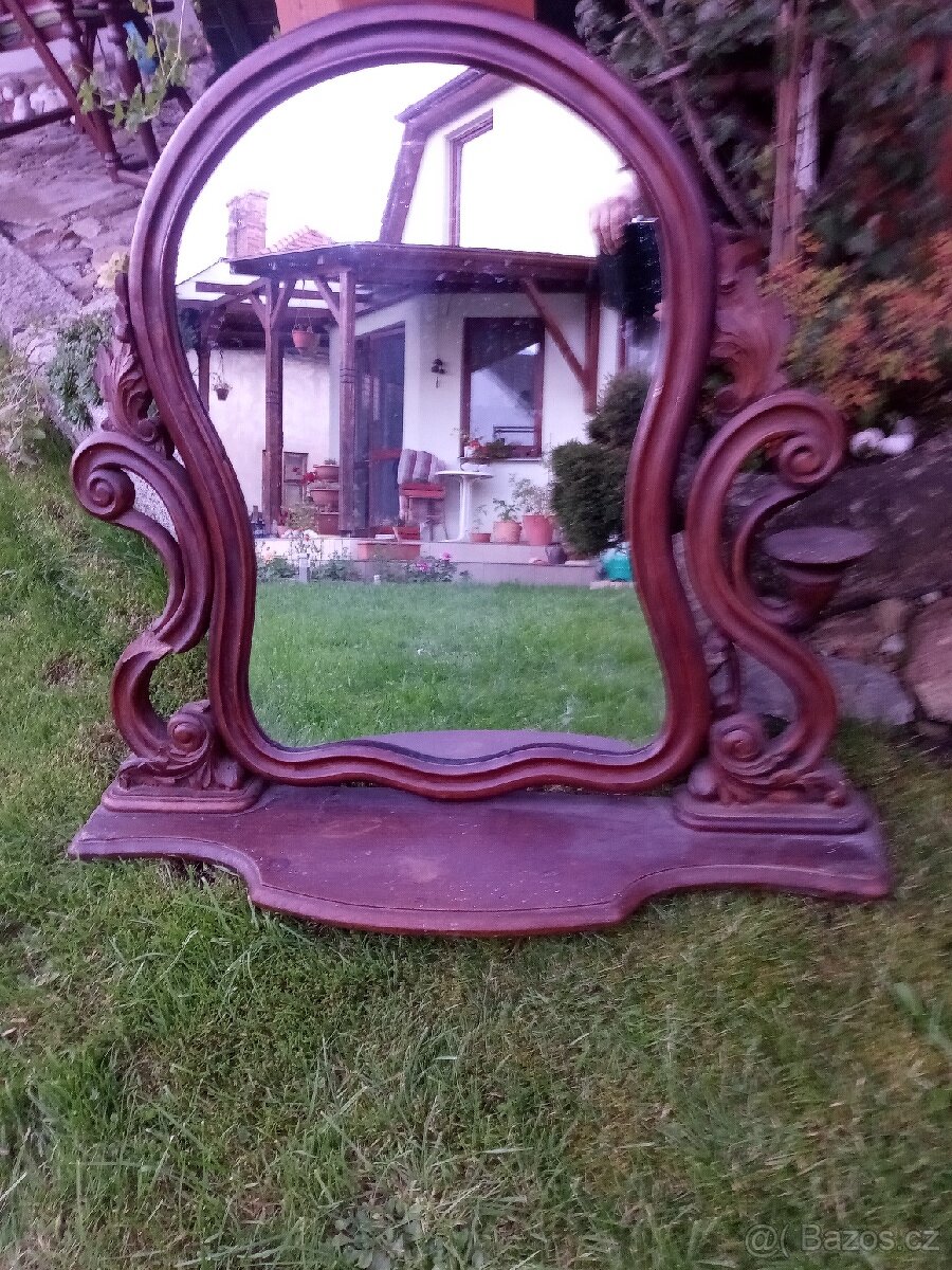 Starožitné zrcadlo