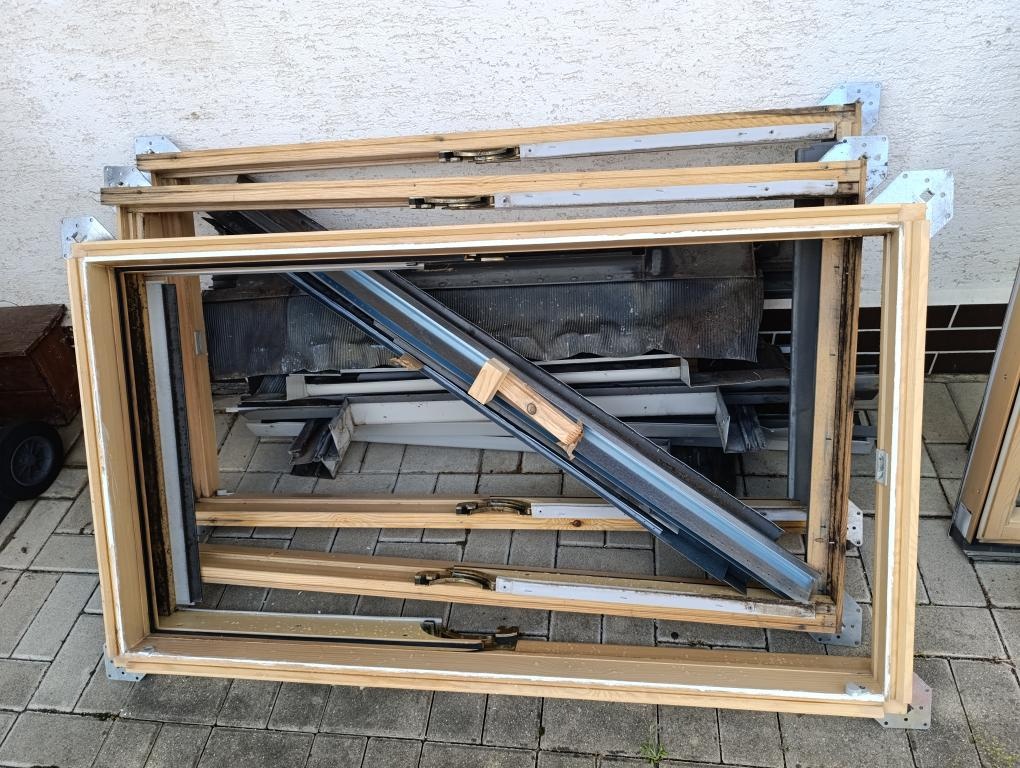 Střešní okno kyvné- 78x135 KUBESO - použité 3ks
