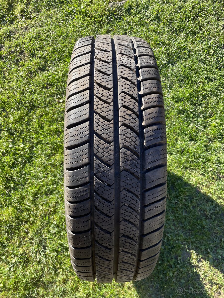 Continental 215/75R16C zimní