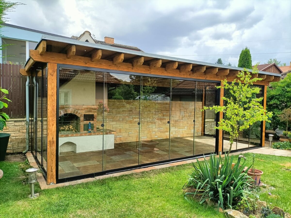 Bezrámové posuvné zasklení