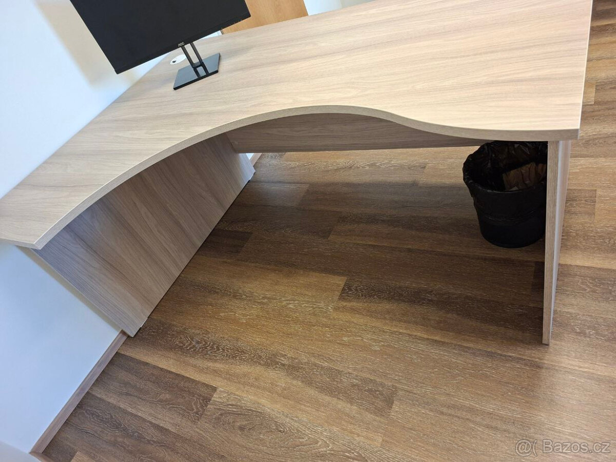 Prodám psací stůl velký