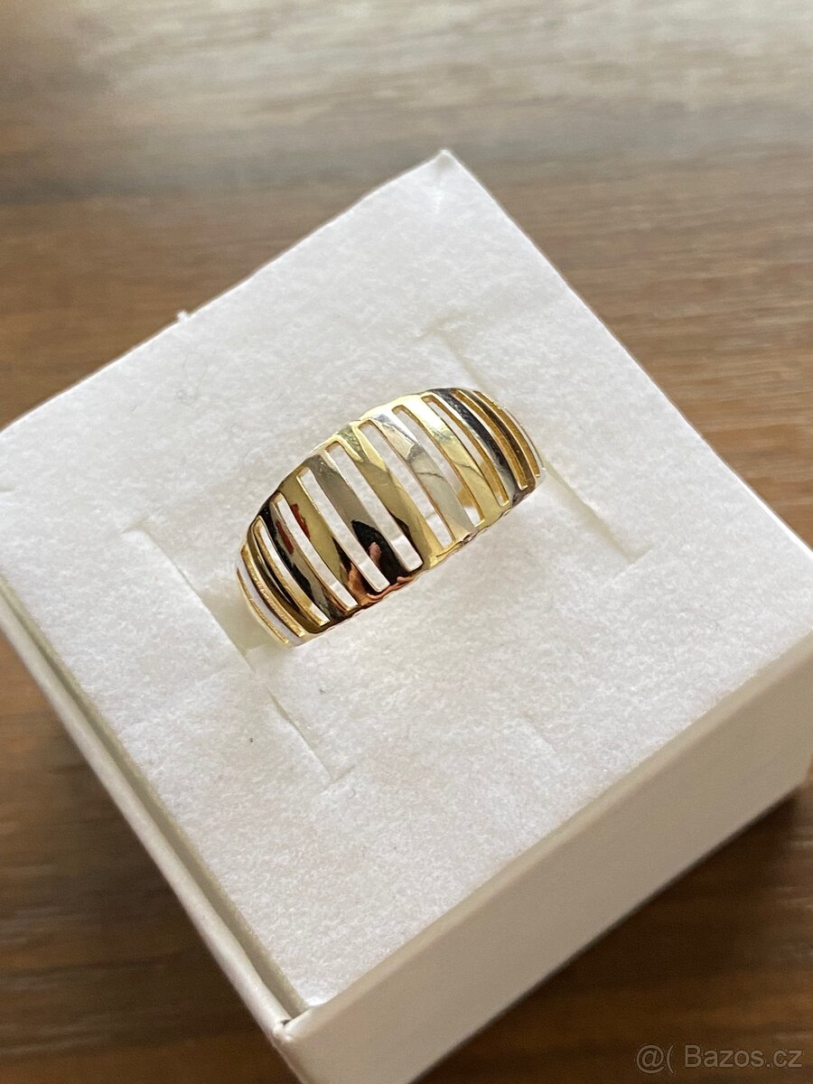 Zlatý dámský prstýnek