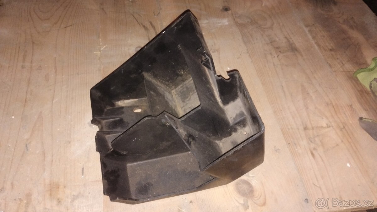 Jawa 350/634 kastlík baterie