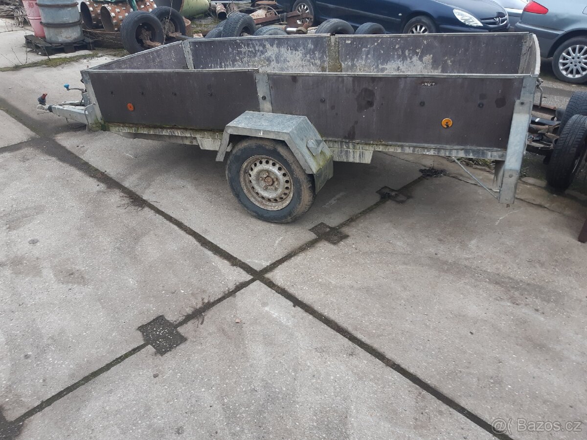 Přívěsný  vozík bržděný velký bez SPZ