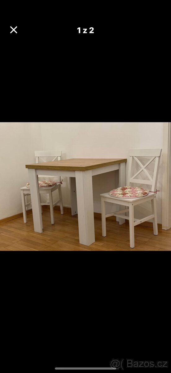 Stůl se židlemi