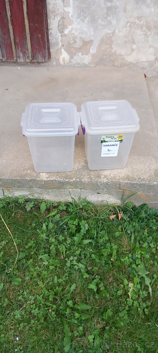 Plastové bedny s víkem