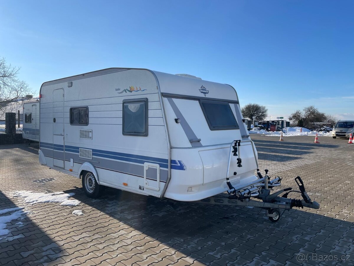 Hobby de luxe 440, 4 osoby, stan, bojler, sprcha, fr.postel