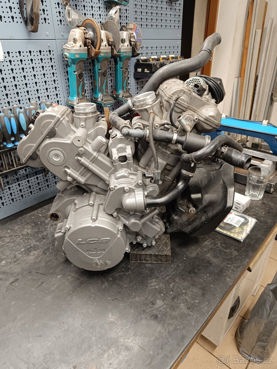 Prodám motor KTM 990 rok 2010