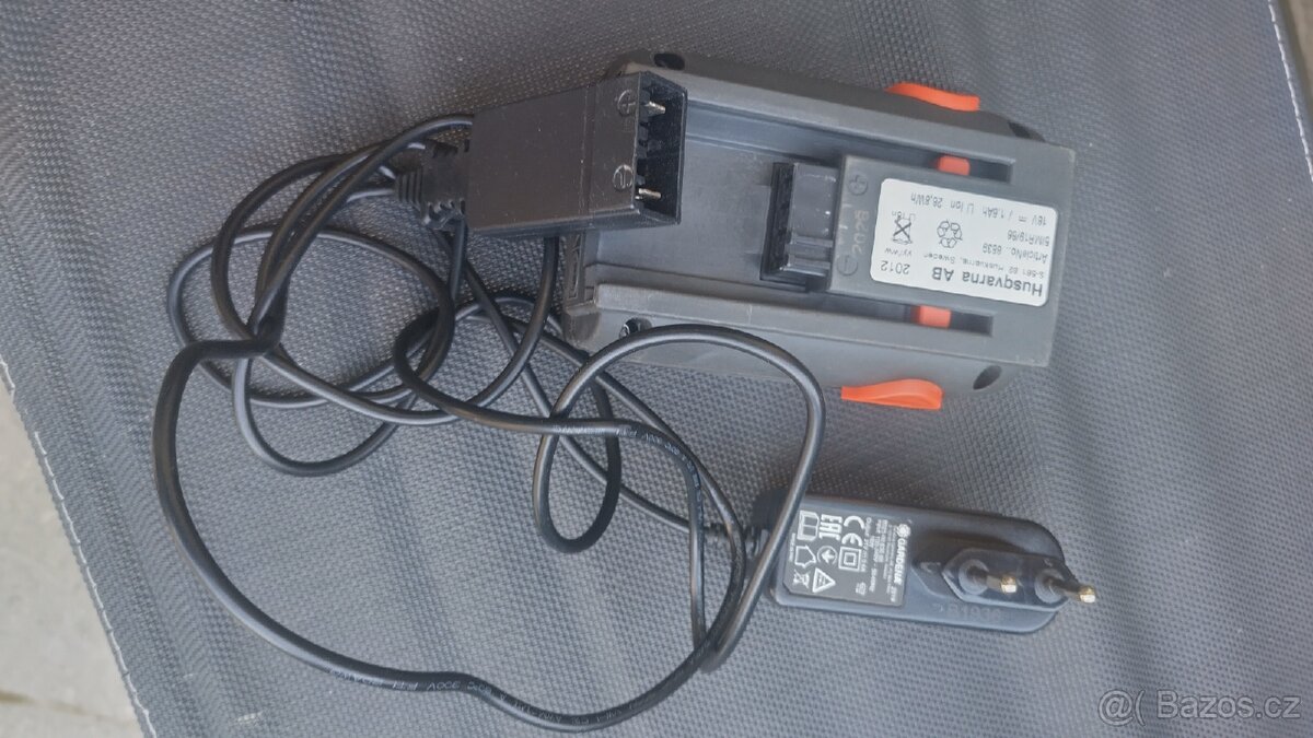 Baterie a nabíječka Gardena nůžky na plot