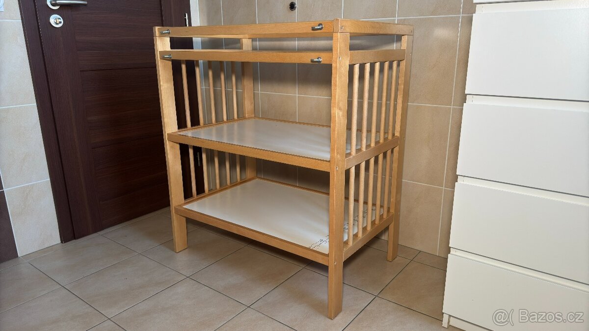 Přebalovací pult IKEA Gulliver + boxy