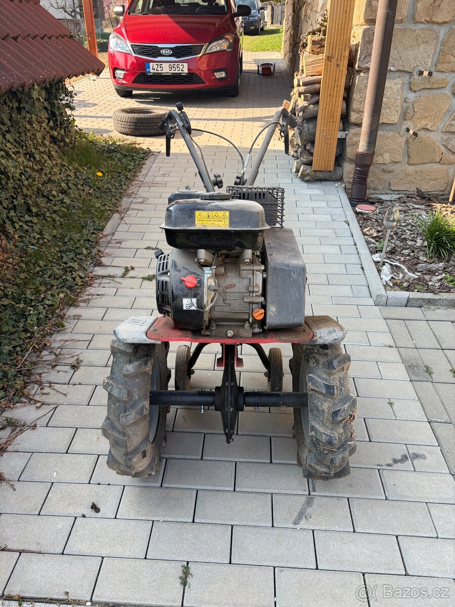 Kultivátor Hecht 785 s příslušenstvím