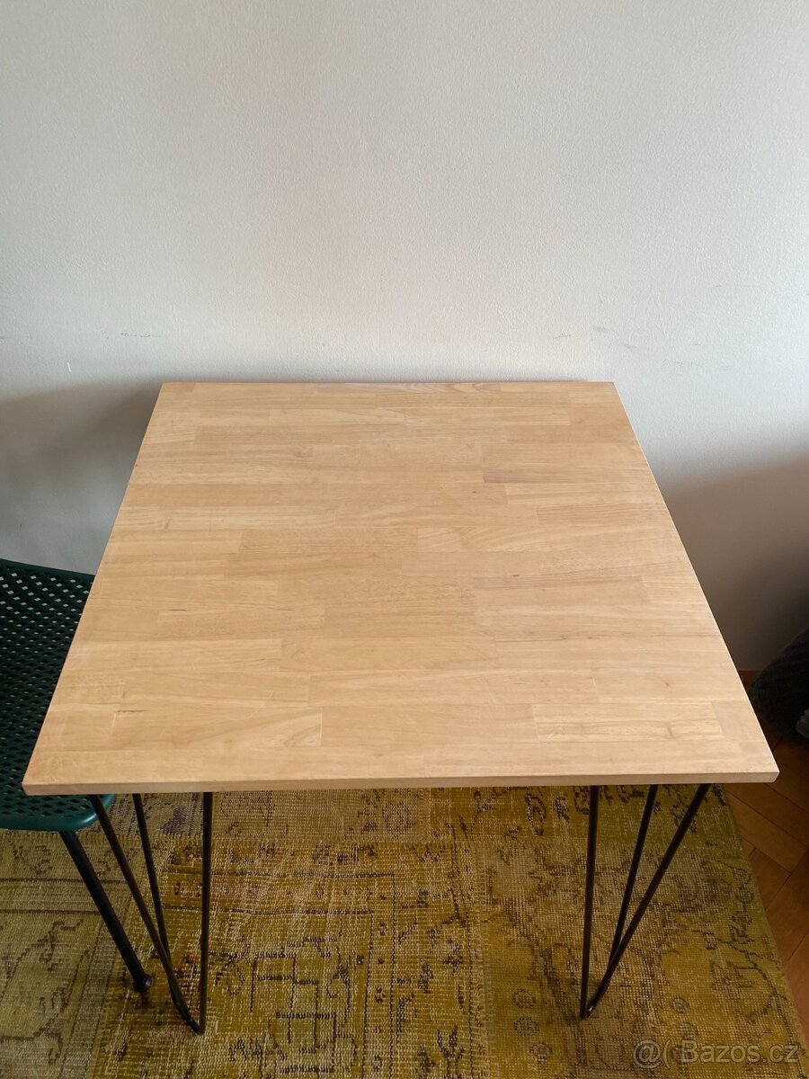 Dřevěný stůl 75x75x75 masivní