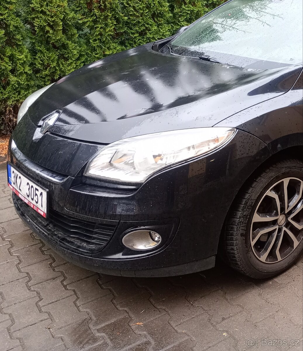 Koupím LP světlo na Megane 3 , spěchá