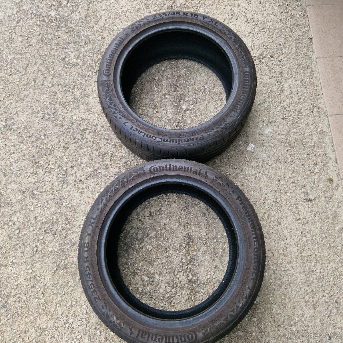 Letni pneu 235 45 18