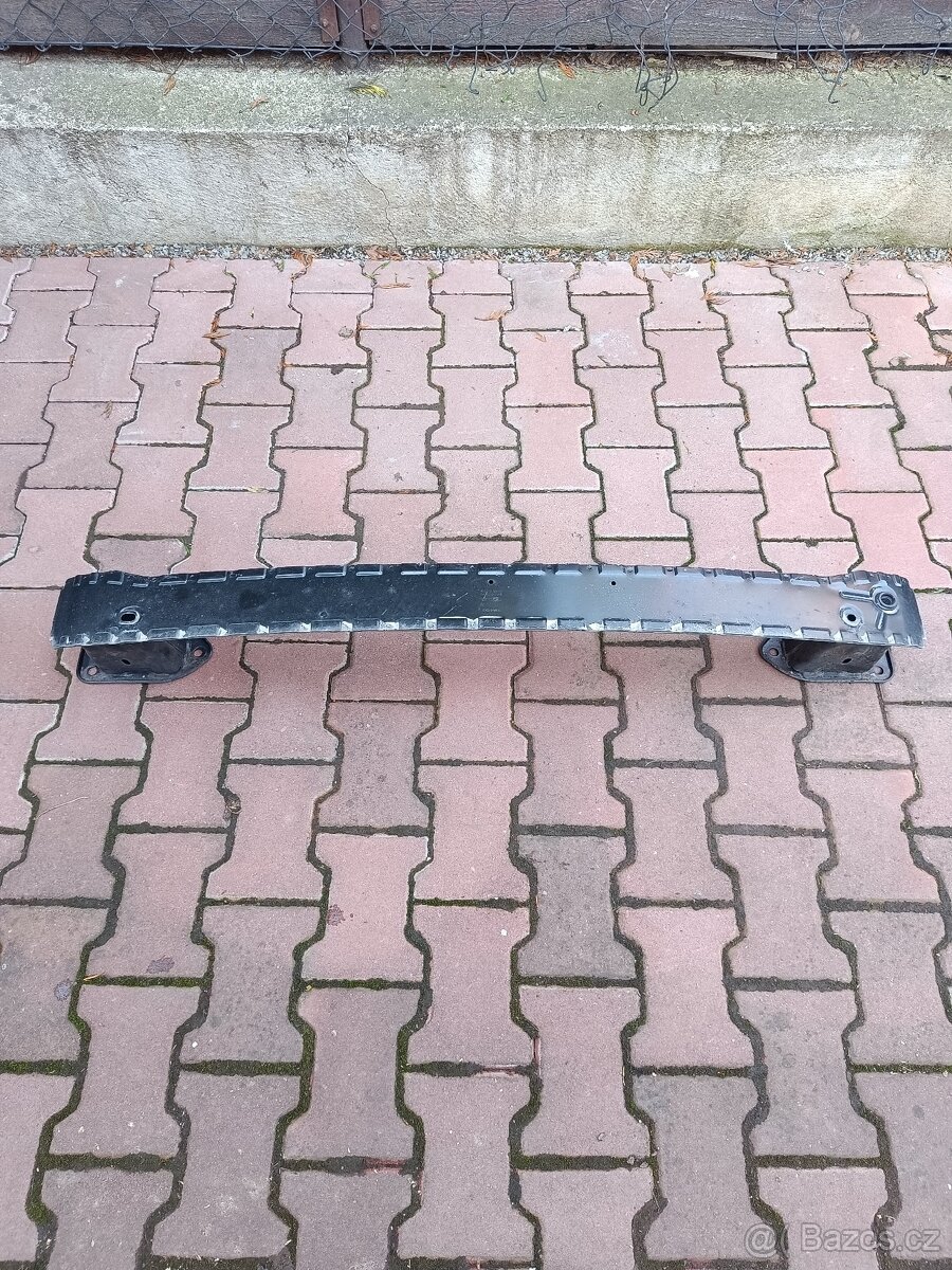 Výstuha zadního nárazníku Ford Focus3