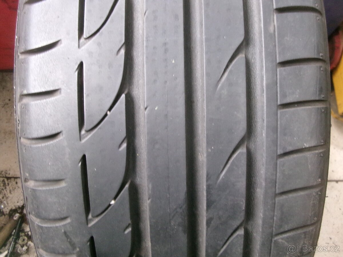 215/40 R17 BRIDGESTONE (5,5-6mm) č.15686