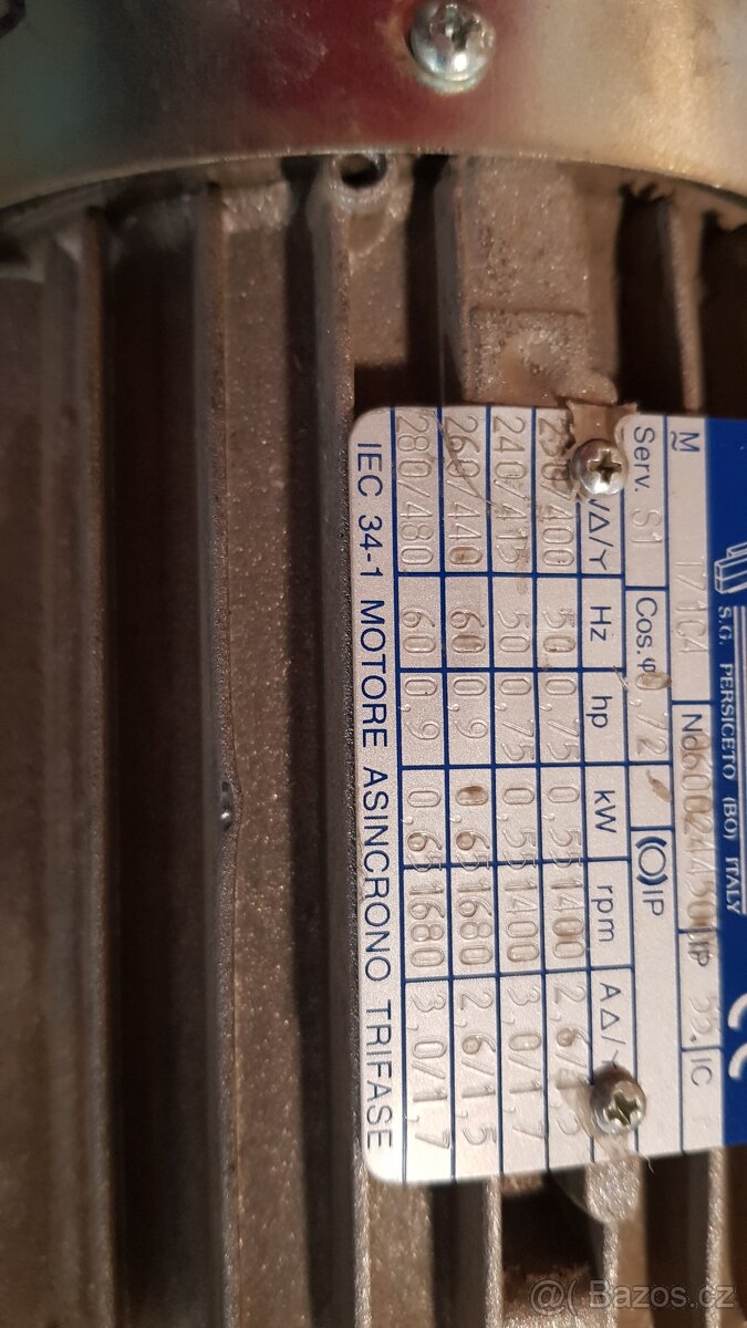 Elektromotor s převodovkou