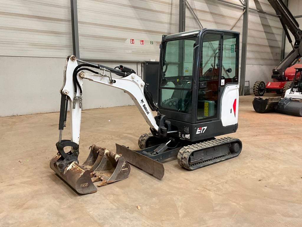 BAGR BOBCAT E 17