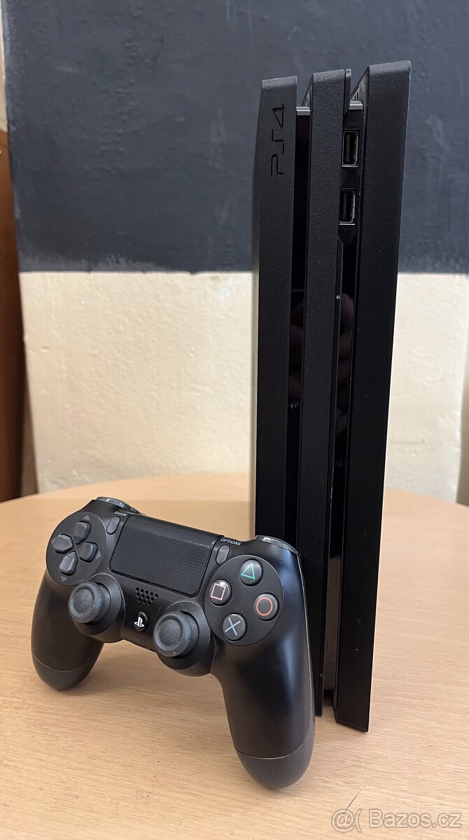 Sony PlayStation 4 Pro (1 TB) + ovladač