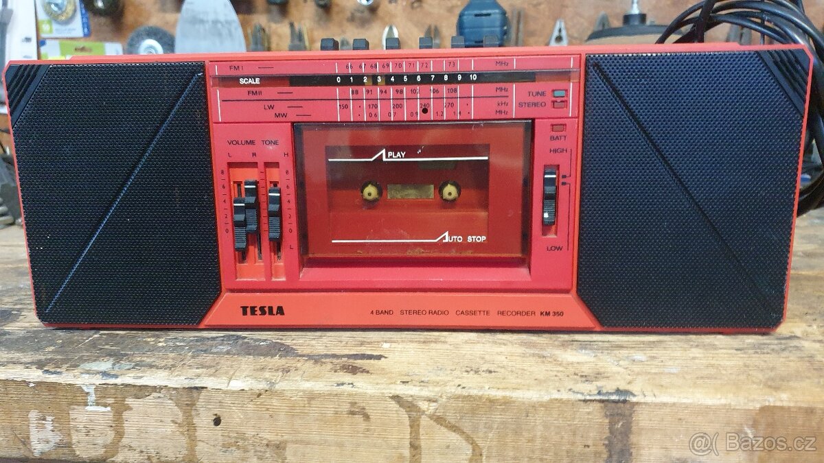radiomagnetofon Tesla KM 350.