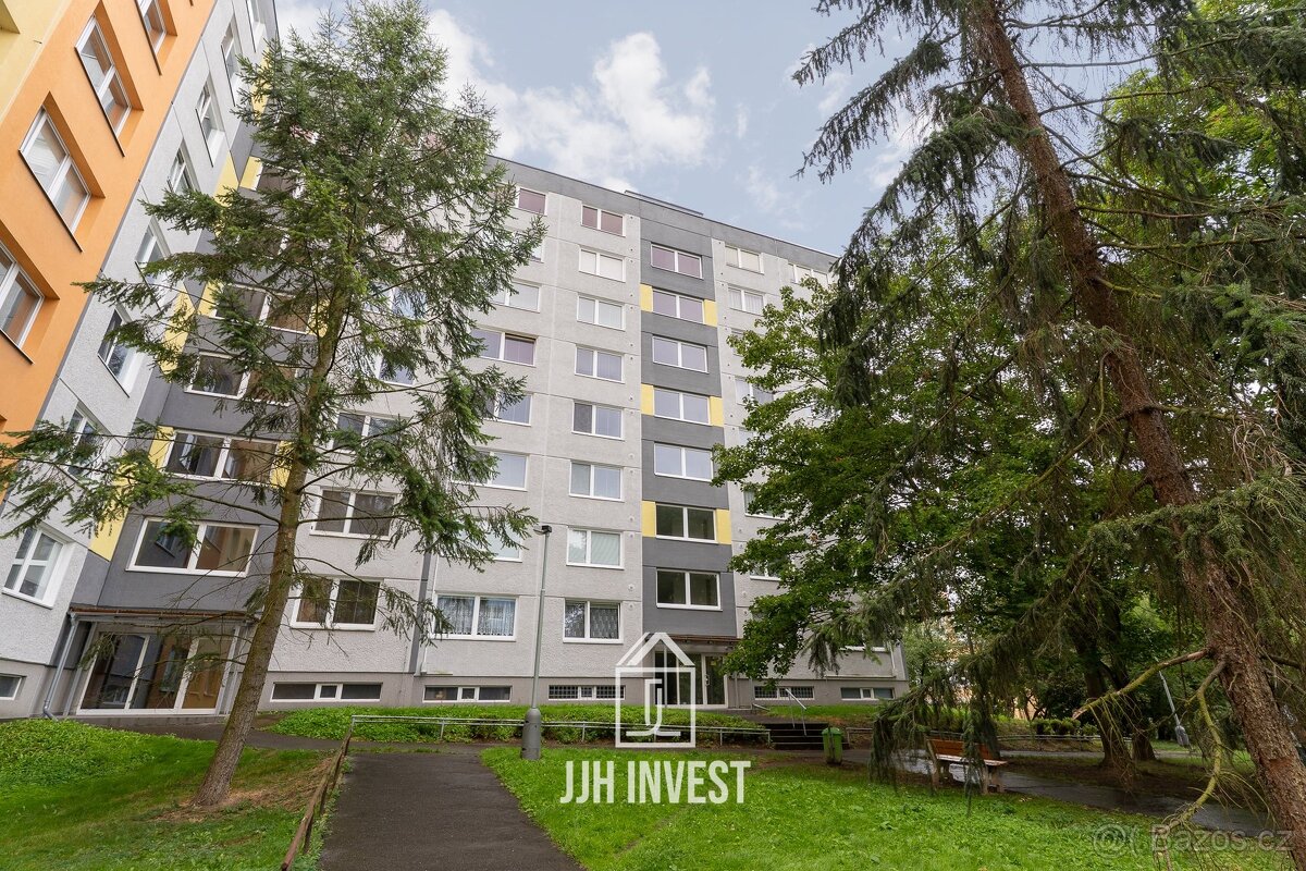 3+1 na Barrandově: světlý byt připravený na vaši rekonstrukc