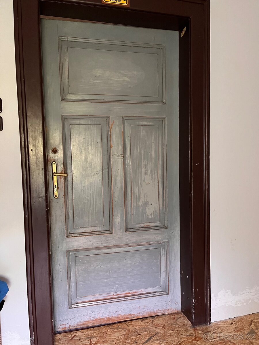 KOUPÍM staré dveře.