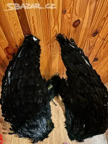 Křídla z peří černá a červená