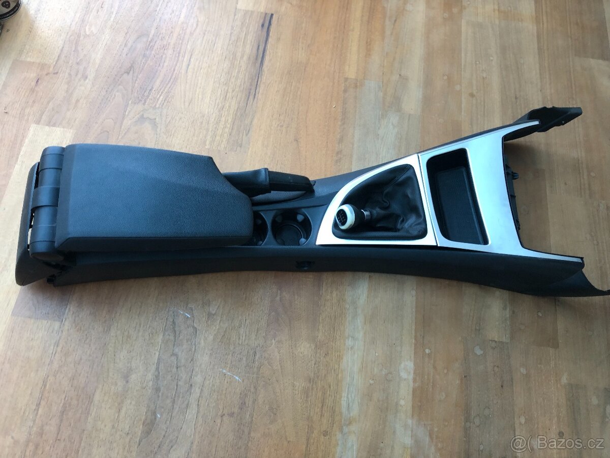 BMW E87 LCI tunel + loketka + brzda + řazení