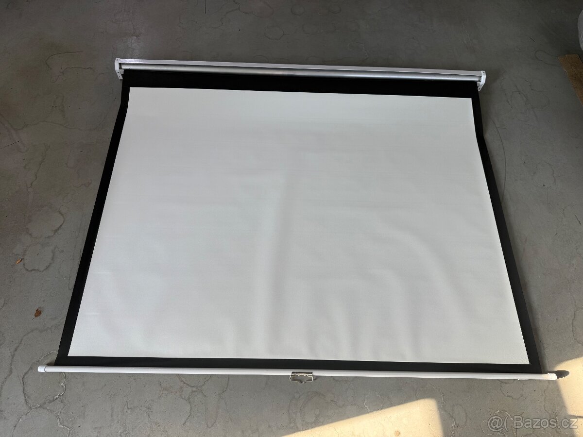 Plátno na projektor