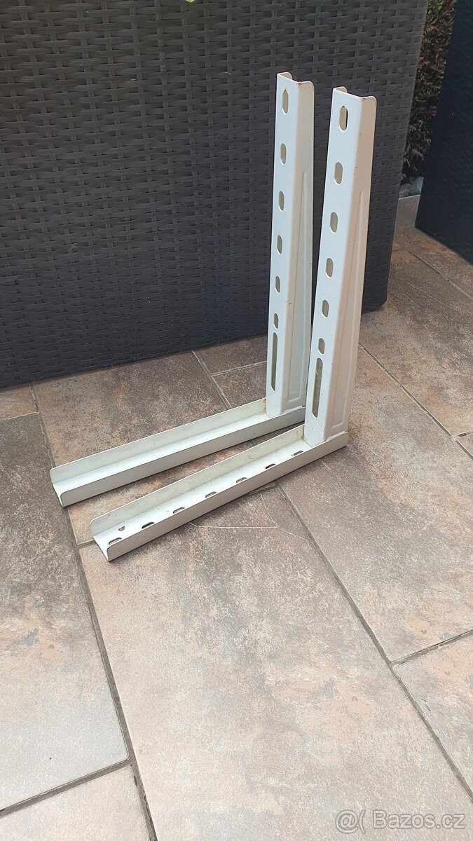 Konzole pro montáž čerpadla, bílá barva, nové - 200 Kč