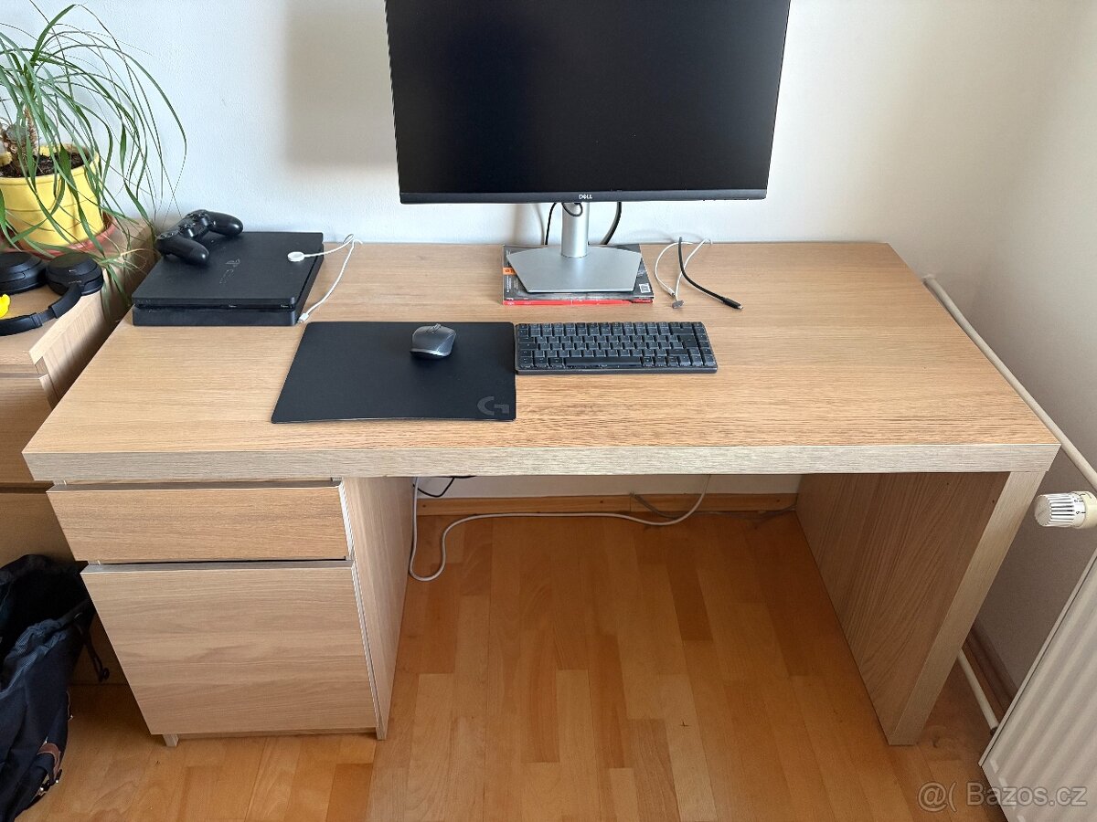 Psací stůl IKEA MALM