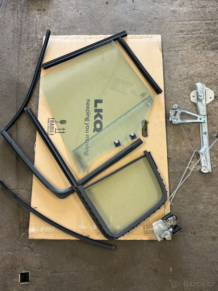 PZ,Okno,stahovačka,lišty,zámek