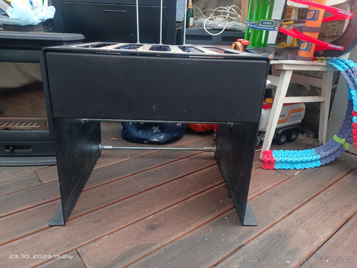 Podstavec pod kamna.